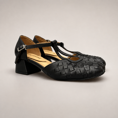 Black Pumps pair three-quarter view