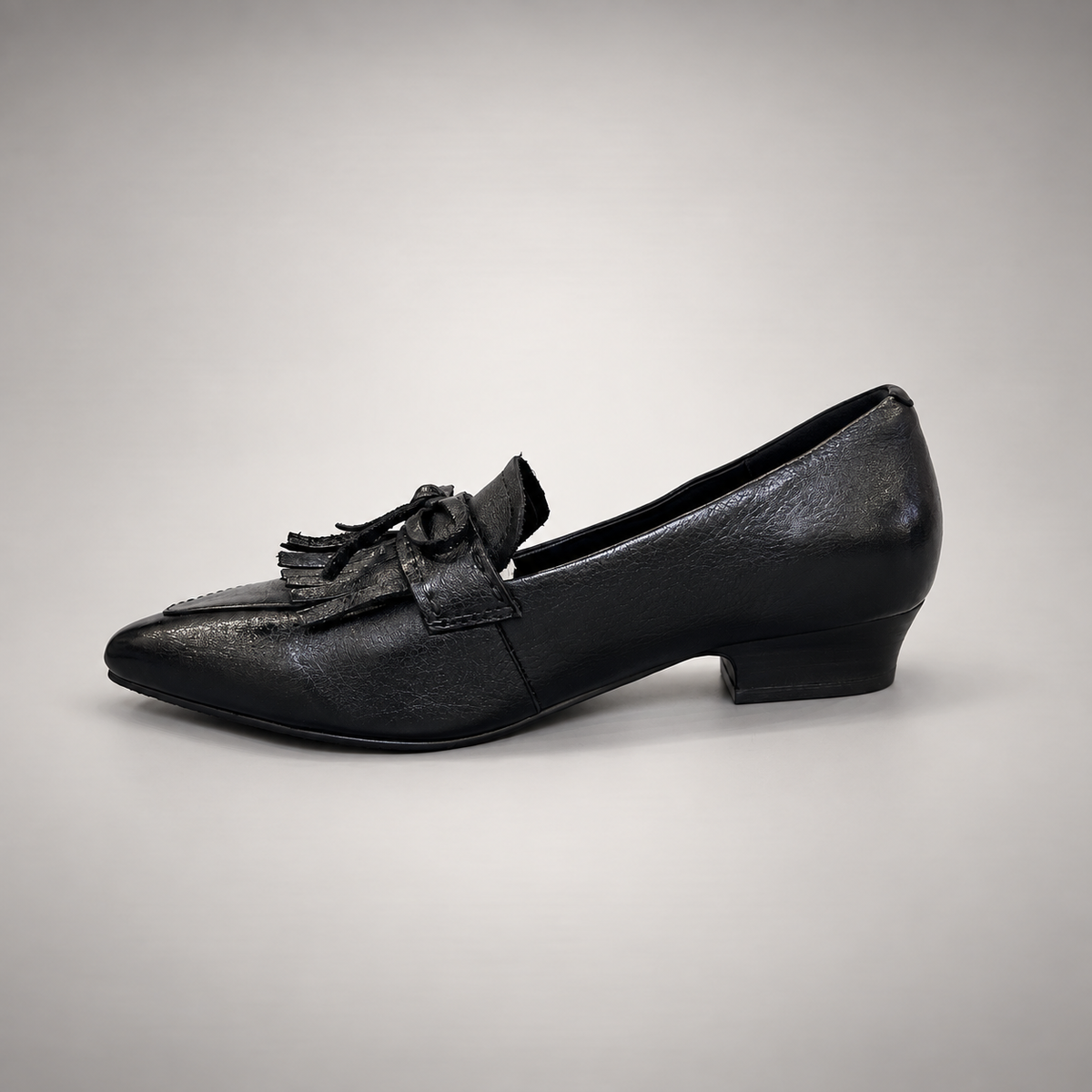 Black Horse Leather Pointed-Toe Tassel Loafers product view 4