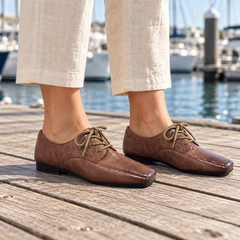 Brown Horse Leather Lace-Up Derby Shoes on foot
