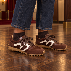 Brown Horse Leather Retro Lace-Up Sneakers on foot