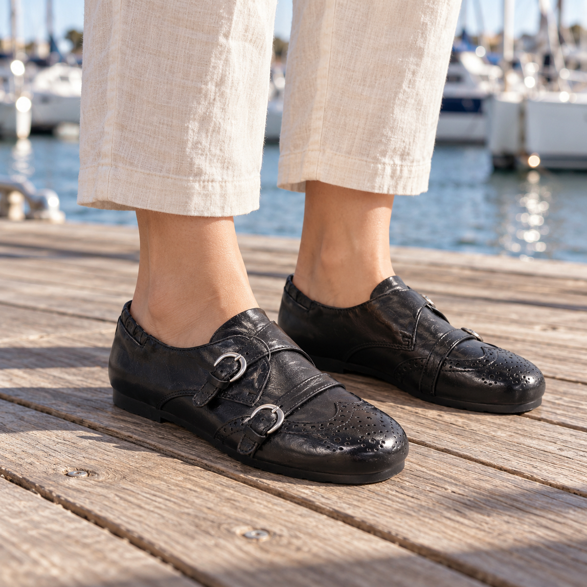 Black Horse Leather Double-Buckle Brogue Shoes on foot
