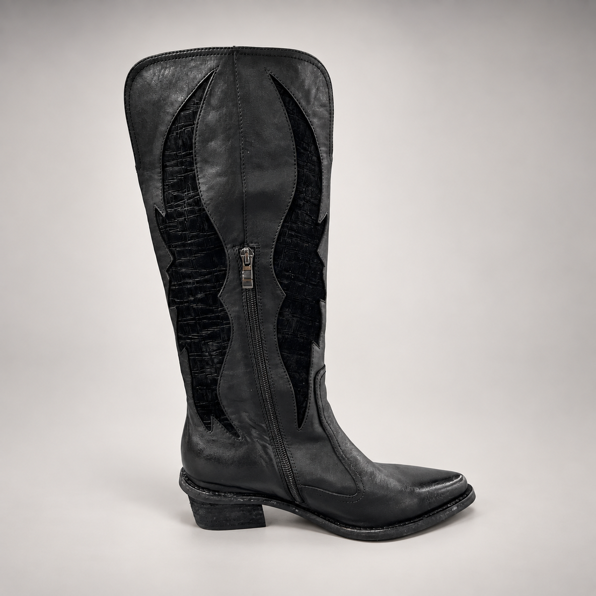 Black boots, view 4