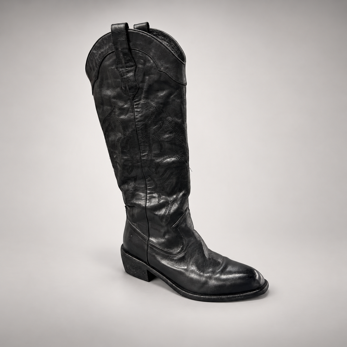 Black boots, view 2