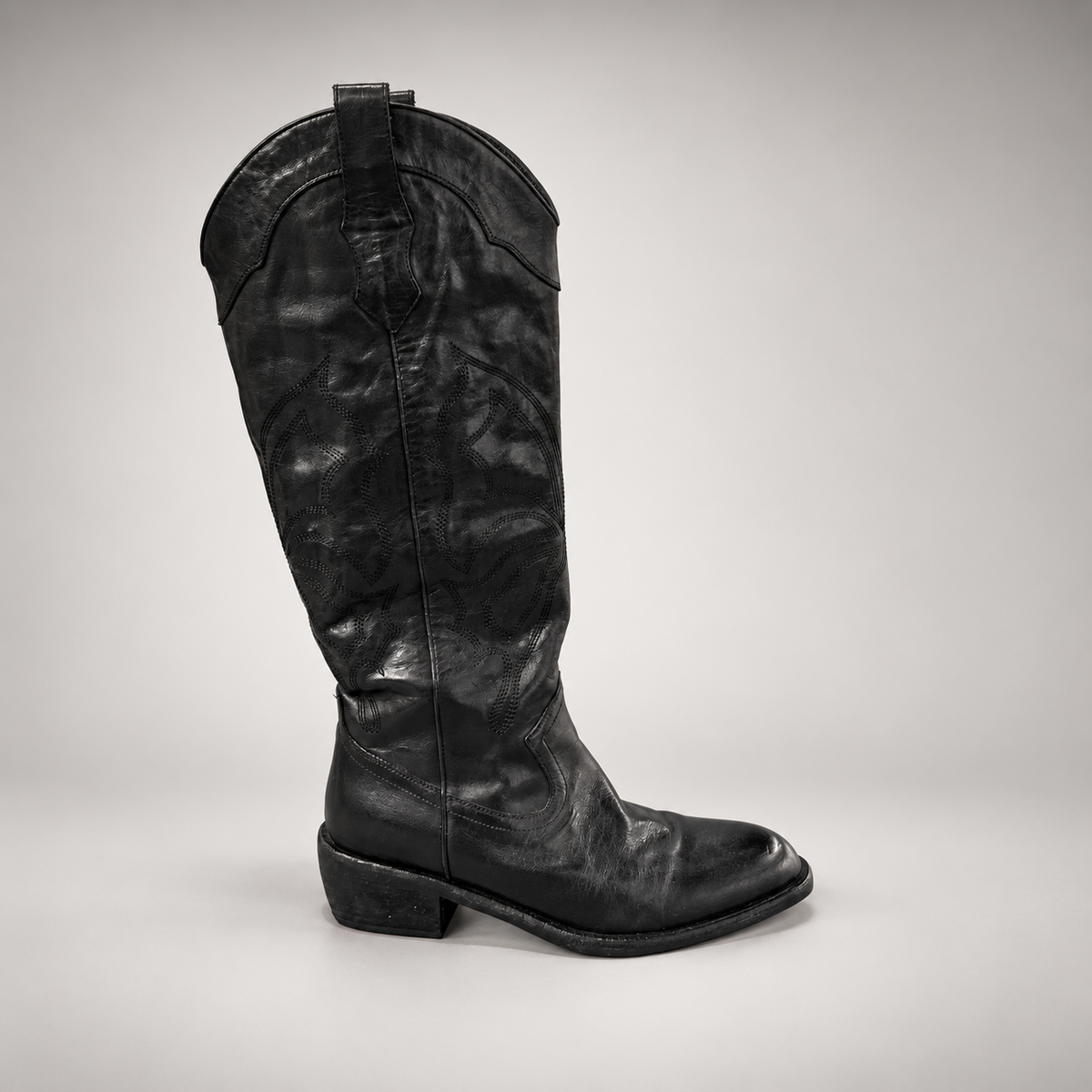 Black boots, view 3