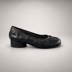 Black shoes, view 3