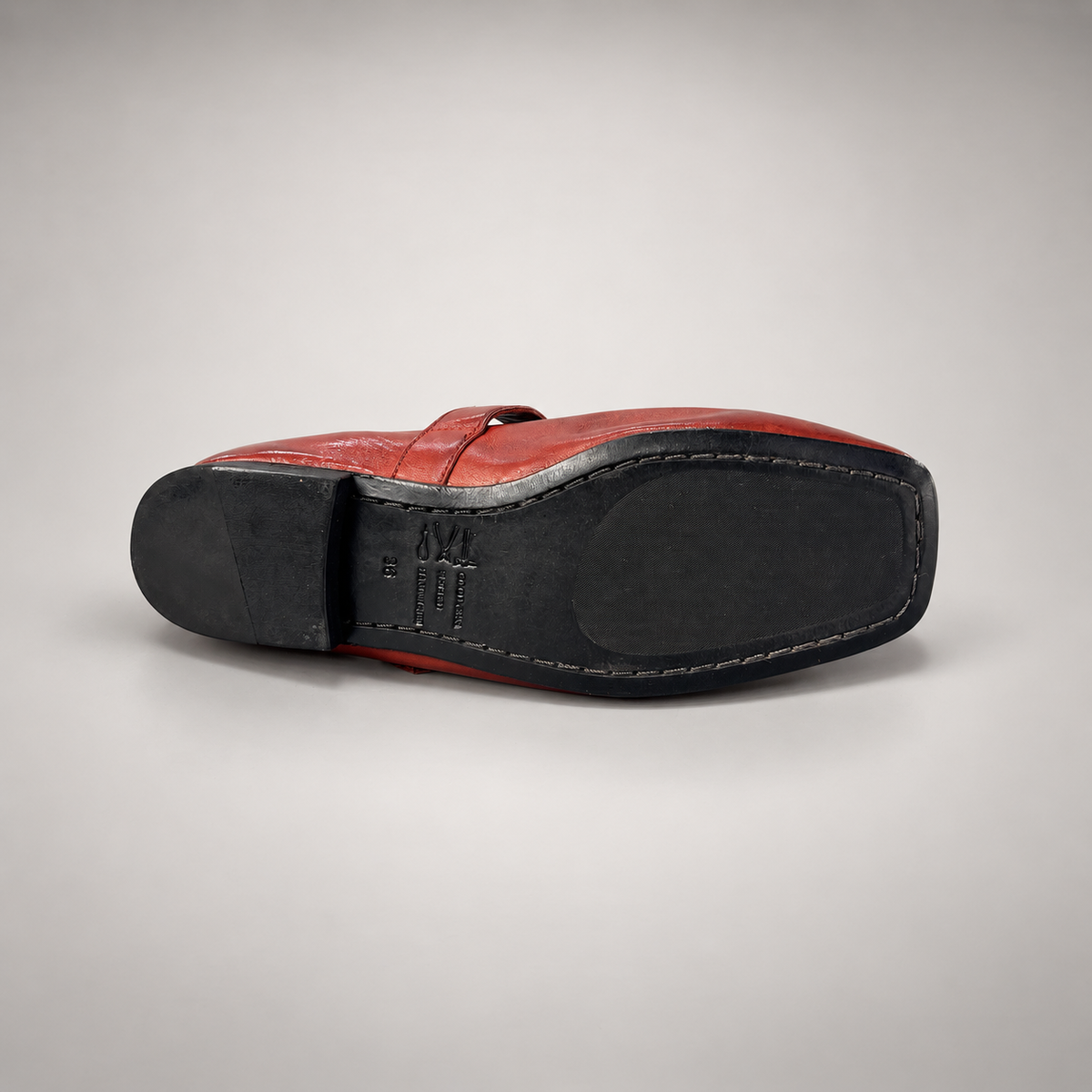Red shoes, view 5