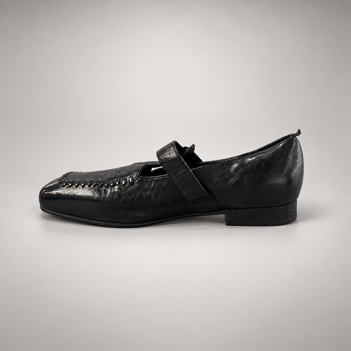 Black shoes, view 4