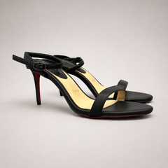 Black Pumps pair three-quarter view